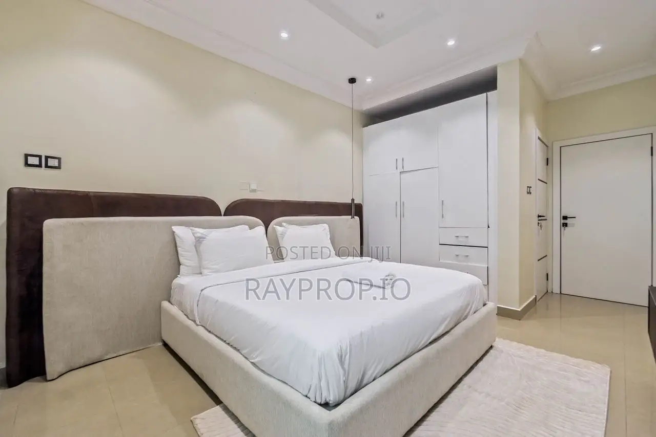 176ef9jb - 3 Bedroom Shortlet in Ikoyi