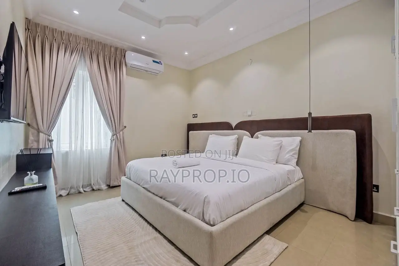 176ef9jb - 3 Bedroom Shortlet in Ikoyi