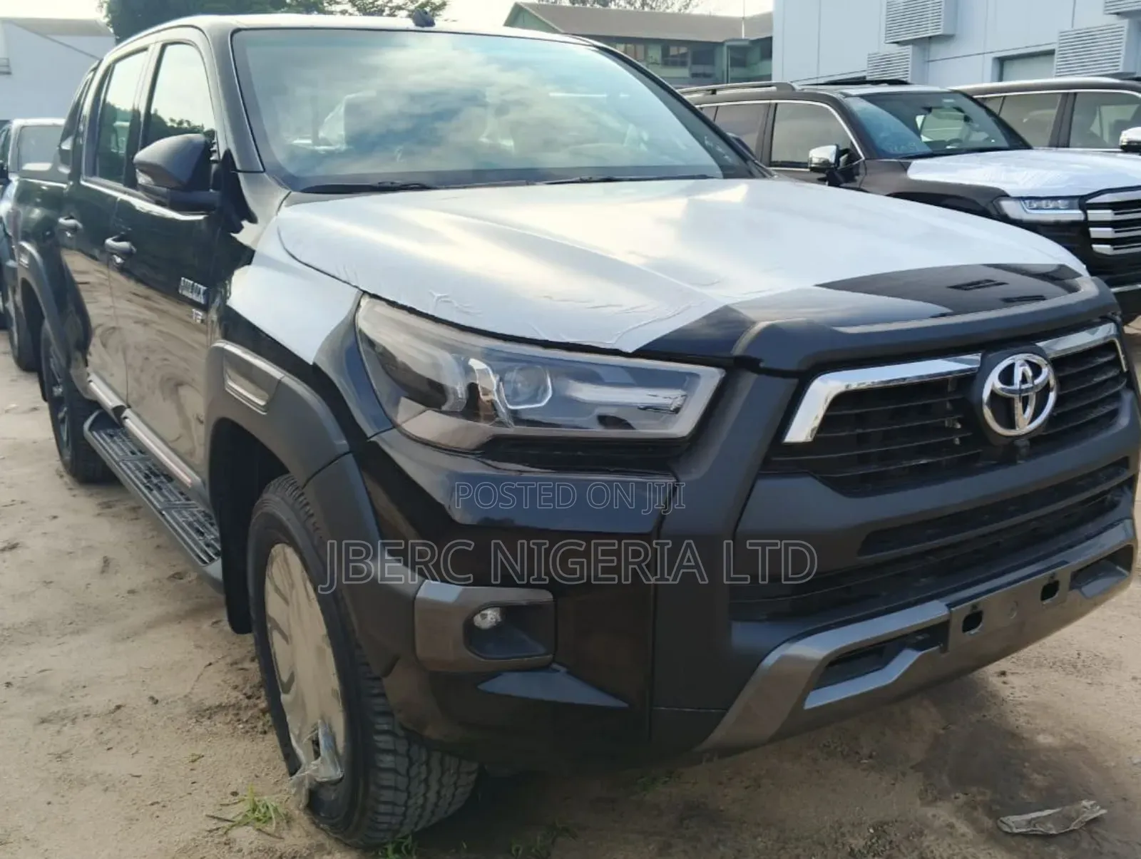 New Toyota Hilux 2025 Black