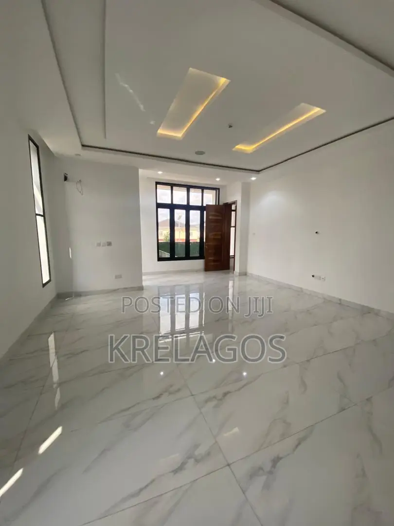 5bdrm Duplex in Royal Garden, Off Lekki-Epe Expressway for sale