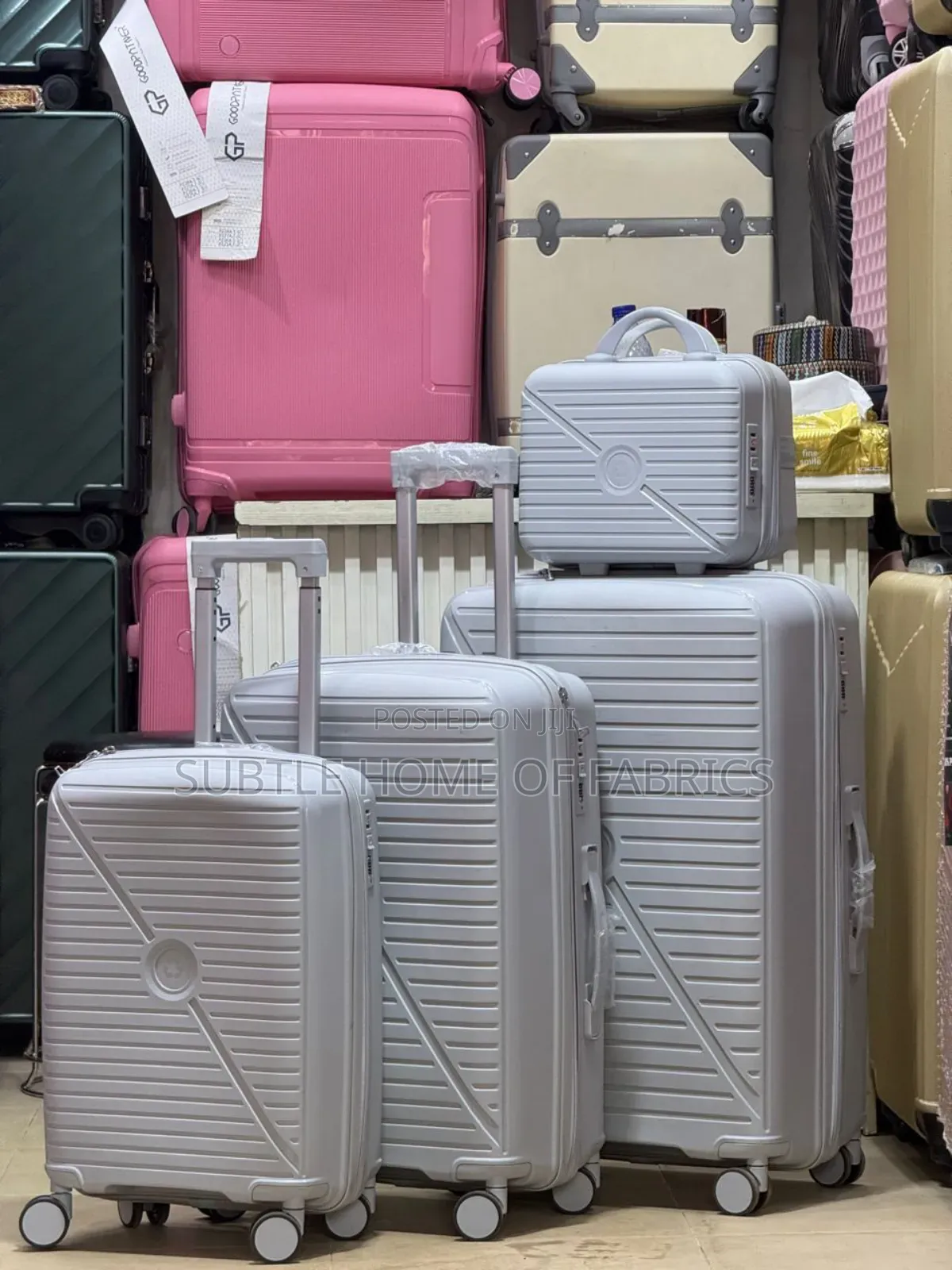 Travel in Style This Christmas – Durable 4-in-1 Qualityluggageboxset