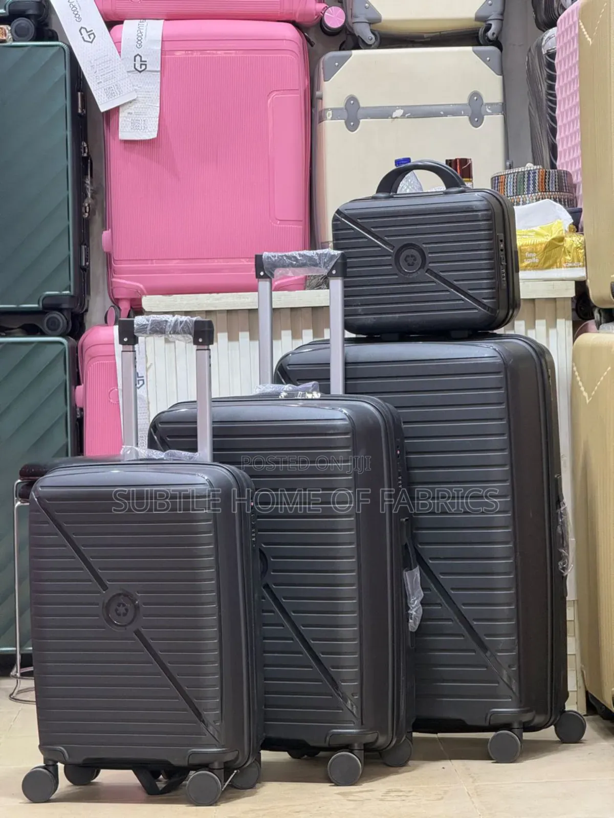 Travel in Style This Christmas – Durable 4-in-1 Qualityluggageboxset