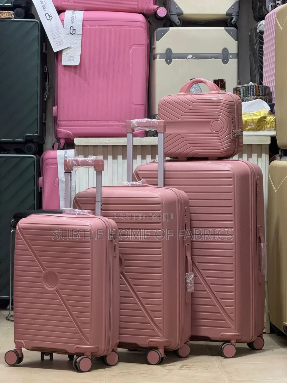 Travel in Style This Christmas – Durable 4-in-1 Qualityluggageboxset