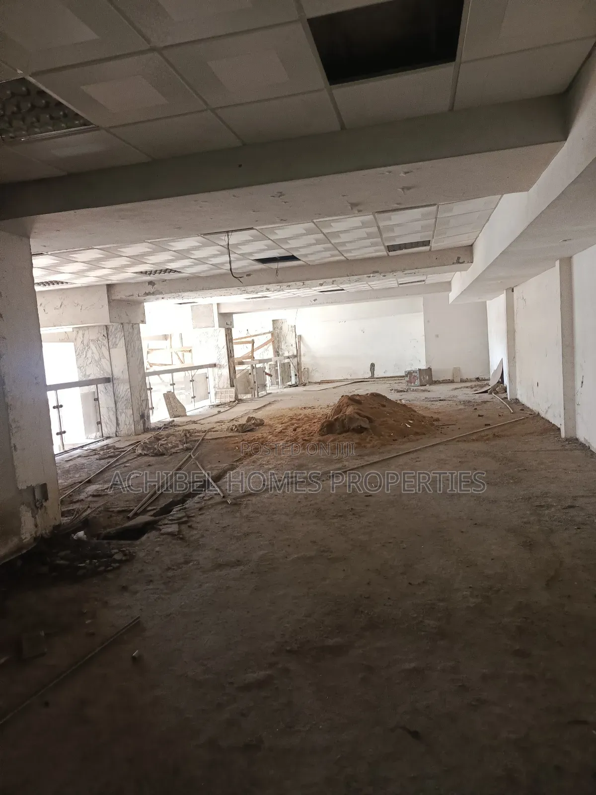 A 609 Square Meter Hall for Banking, Insurance Firm, Etc