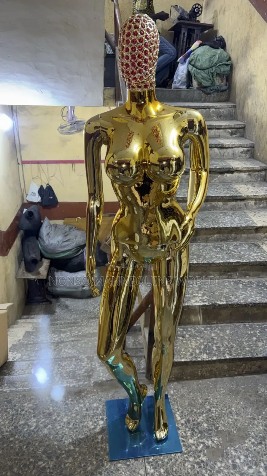 Size 12 Gold Chrome Basket Head Female Mannequin