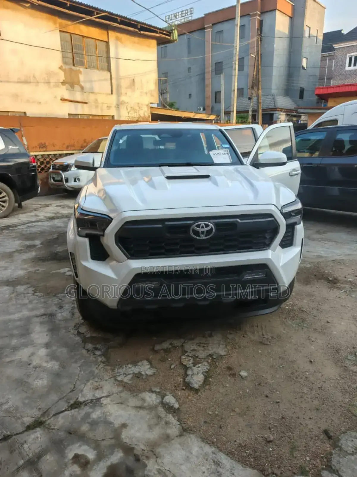Toyota Tacoma SR5 Double Cab 6' Bed AT 2024 White