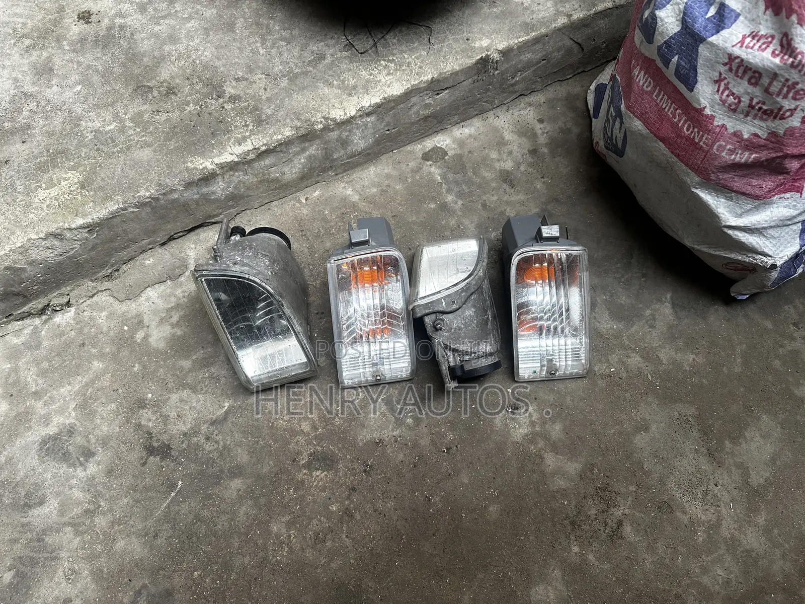 Complete Foglamp and Pointer Rav 4 2004
