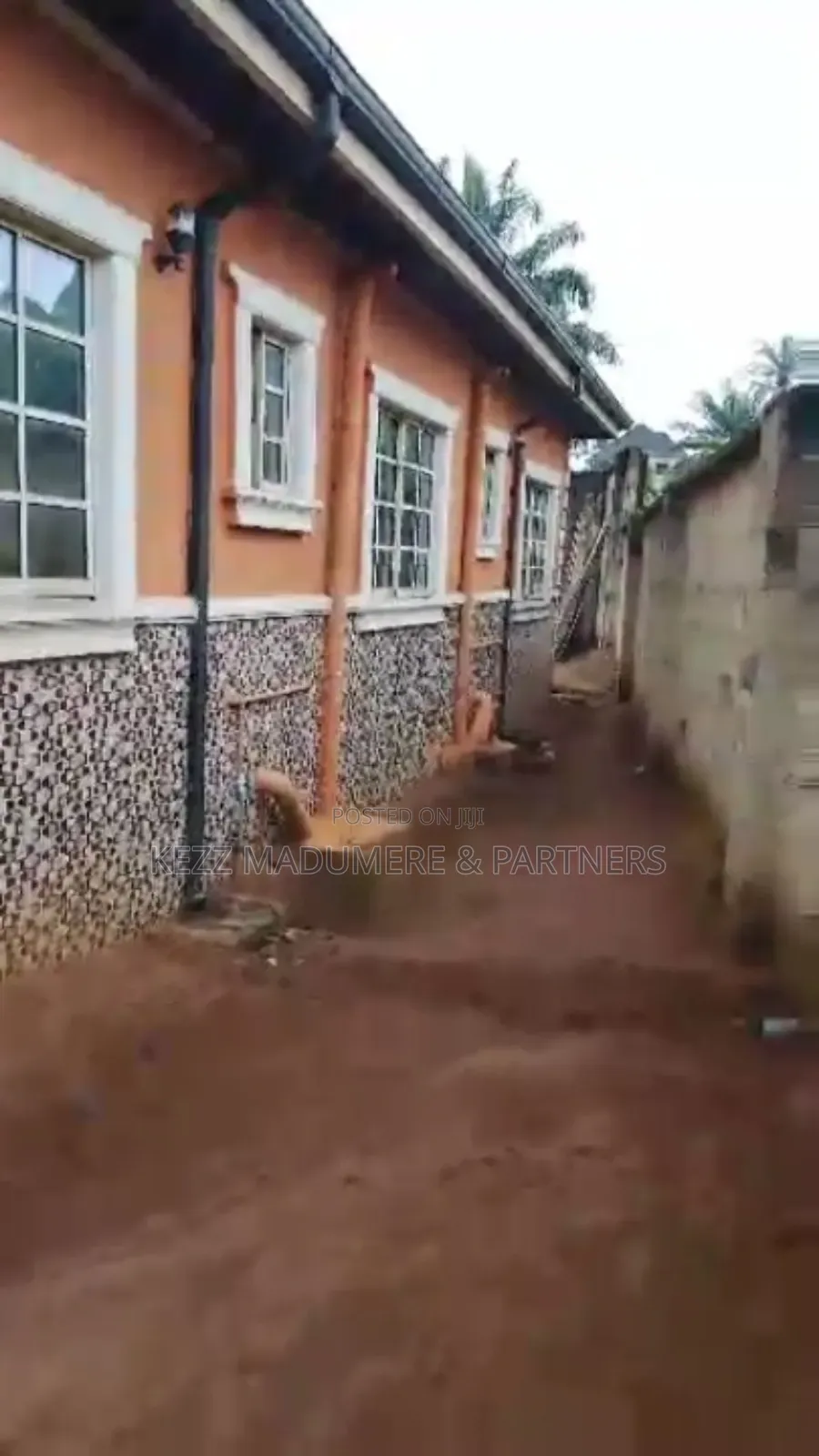 5bdrm Bungalow in Ohokobe Afaraukwu for sale