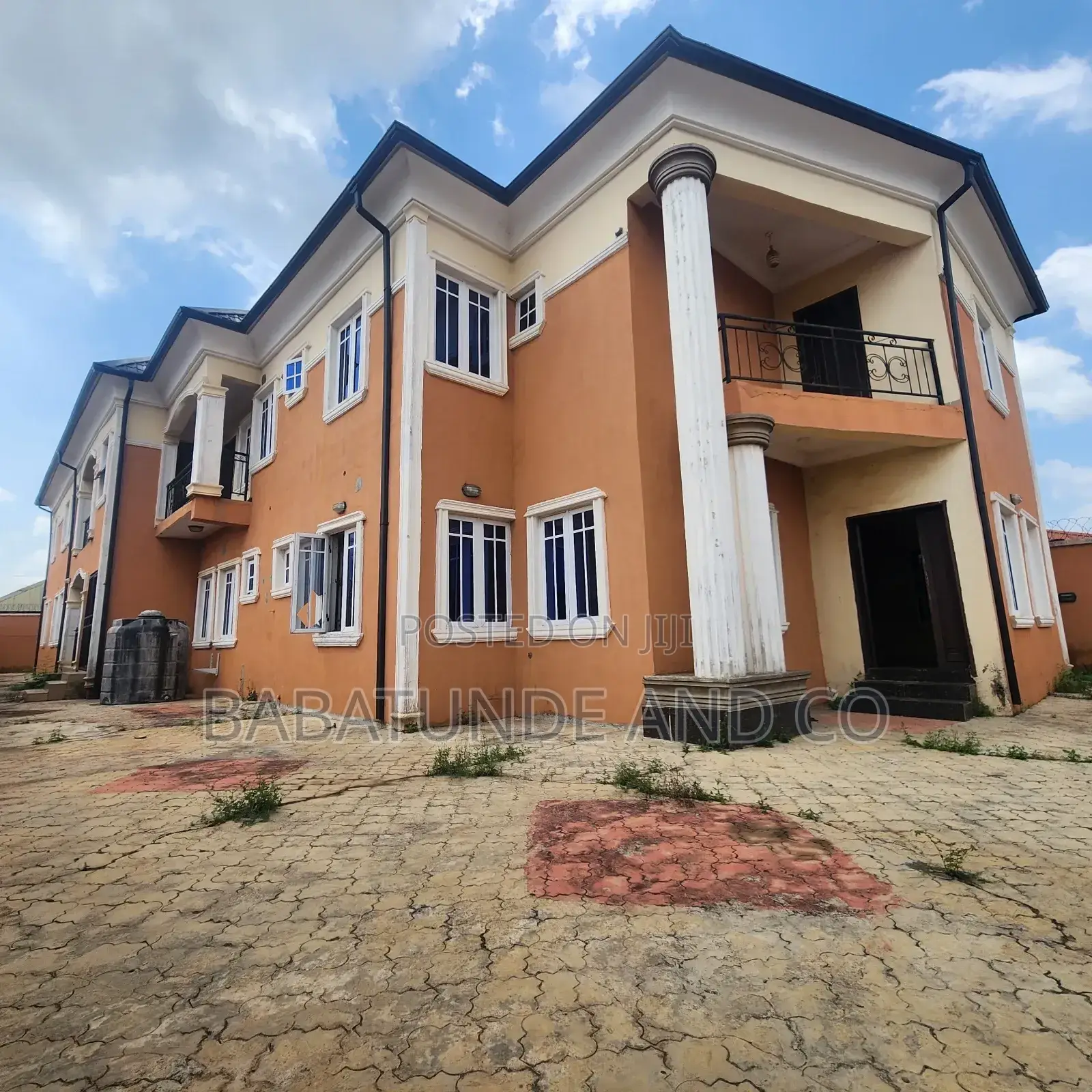 3bdrm Block of Flats in Akala Express for sale