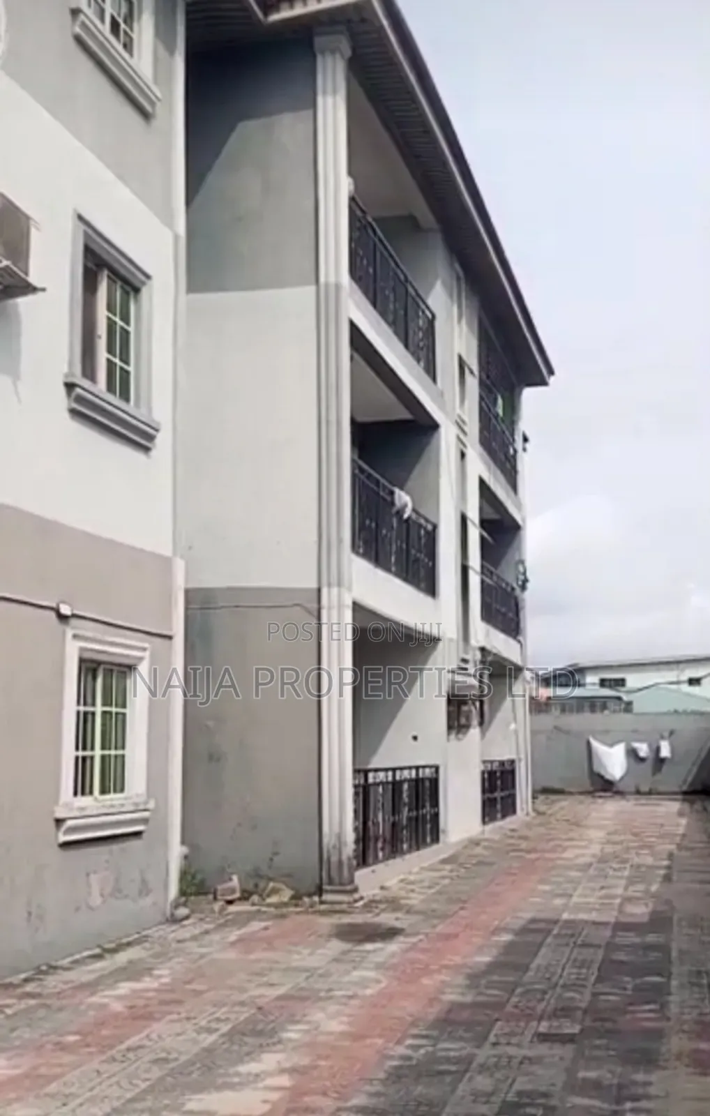 3bdrm Block of Flats in Skymall, Sangotedo for sale
