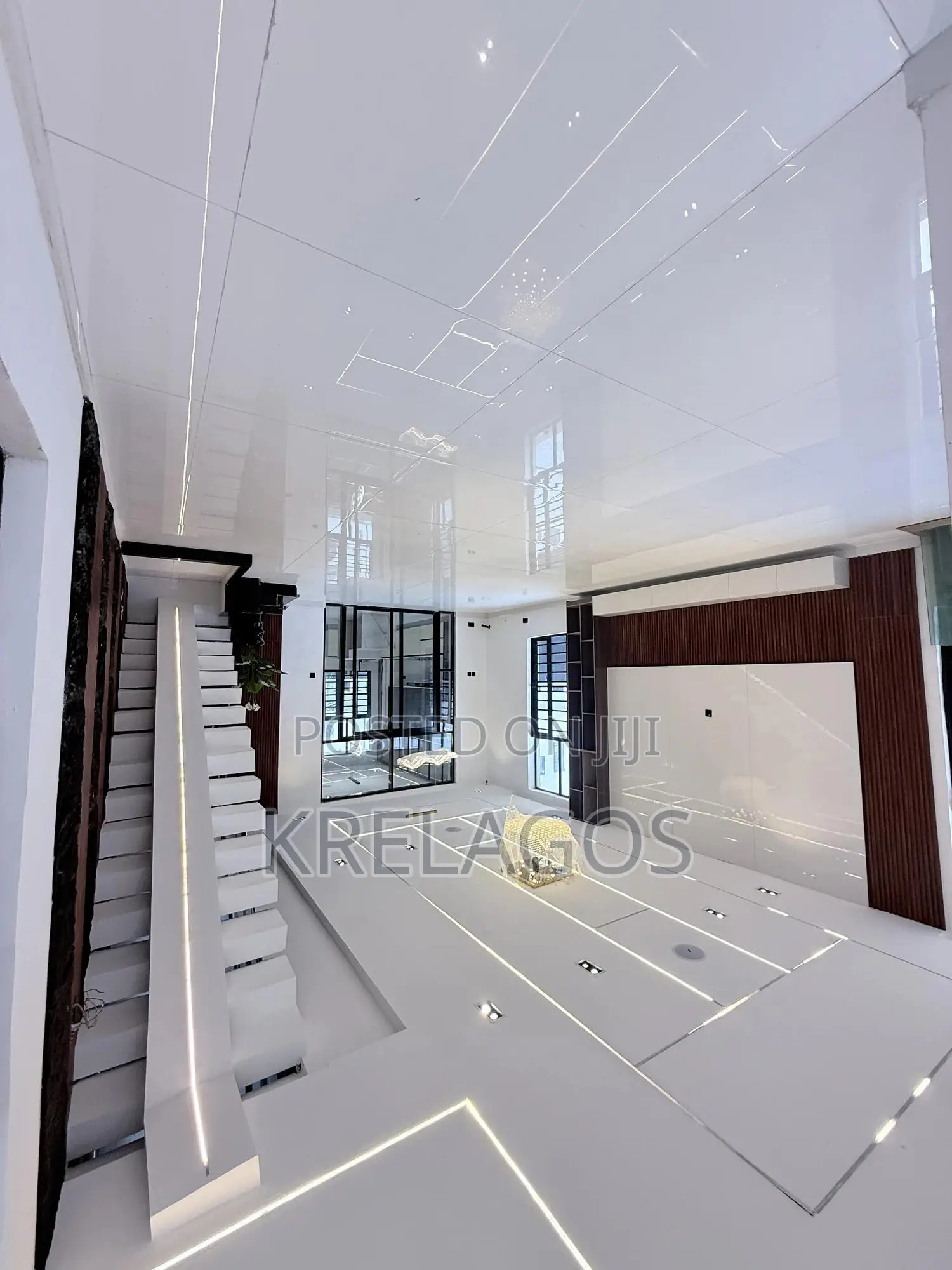 5bdrm Duplex in Chevron for sale