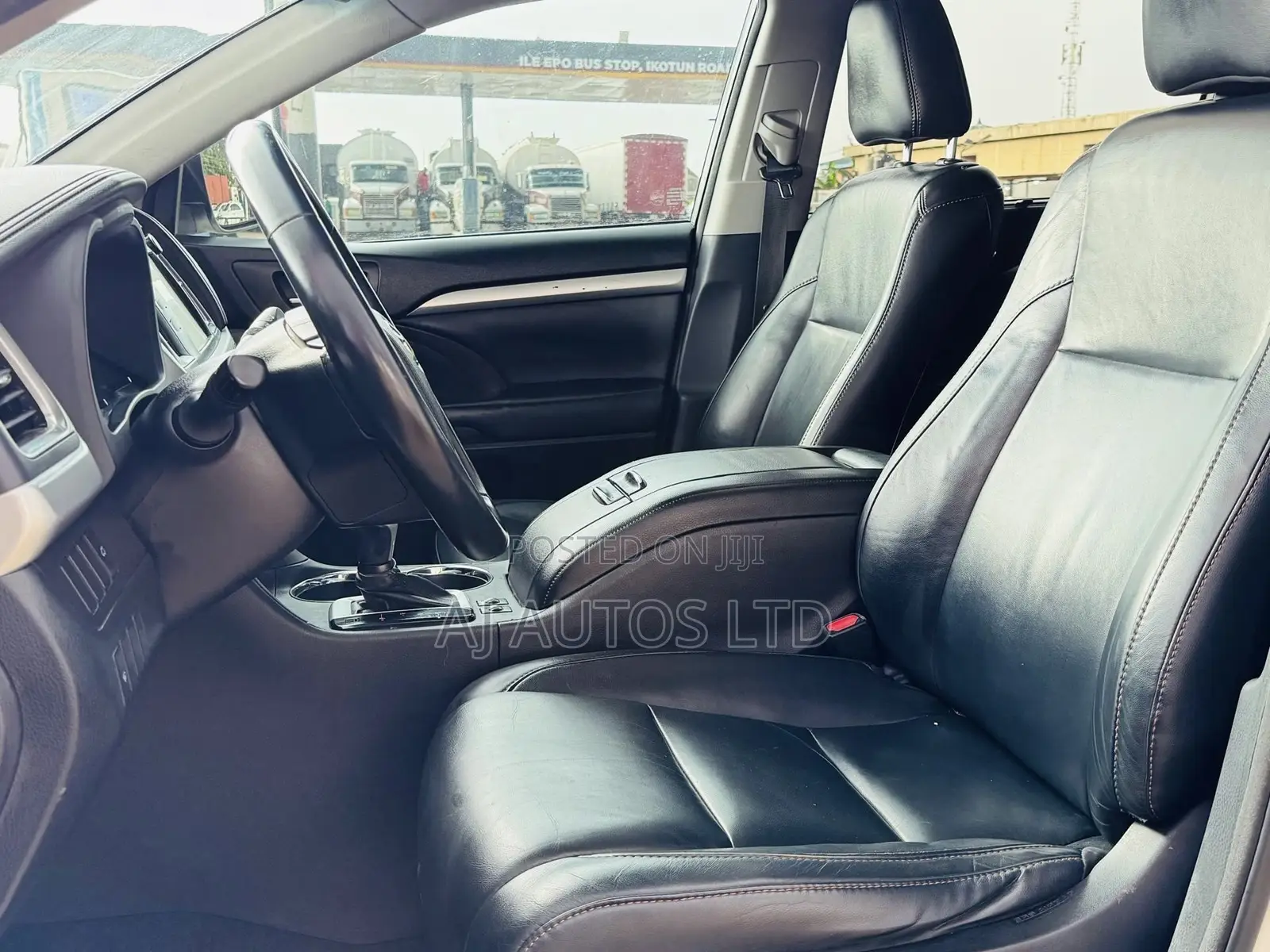 Toyota Highlander XLE 4x4 V6 (3.5L 6cyl 8A) 2017 White
