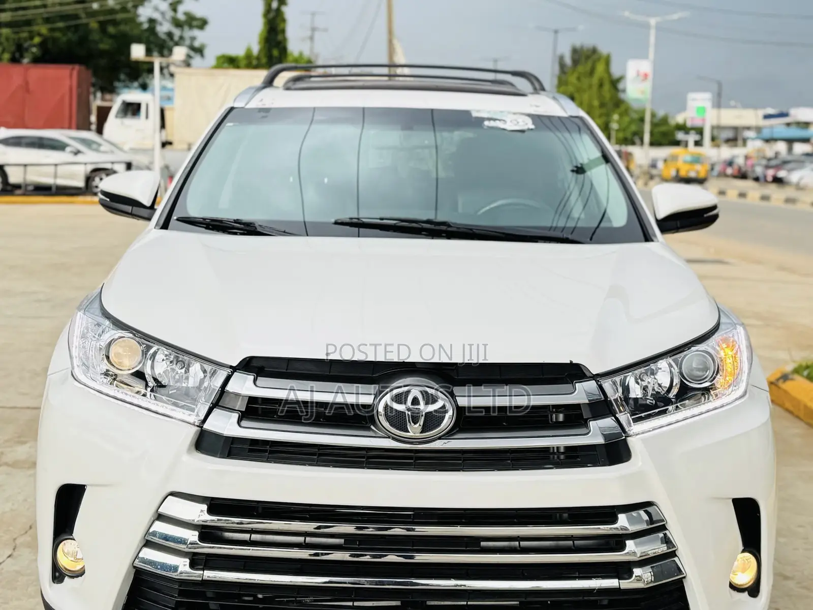 Toyota Highlander XLE 4x4 V6 (3.5L 6cyl 8A) 2017 White