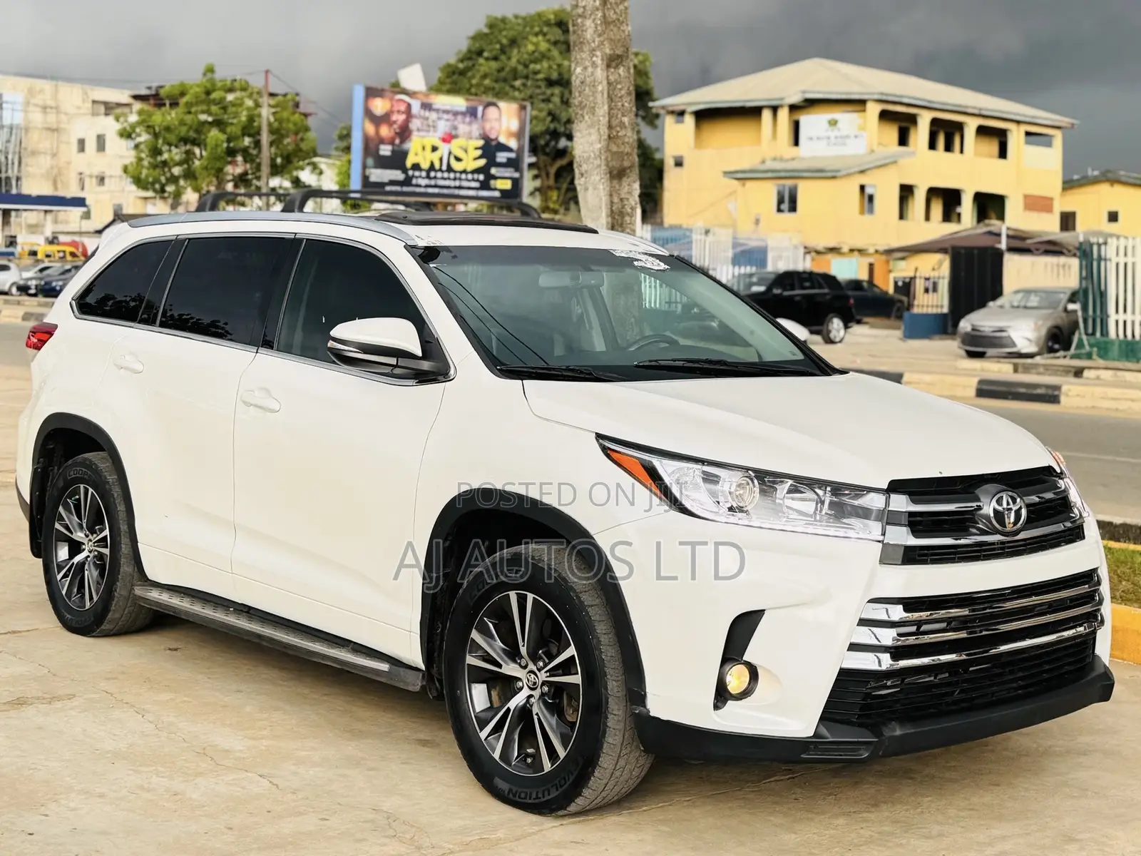 Toyota Highlander XLE 4x4 V6 (3.5L 6cyl 8A) 2017 White