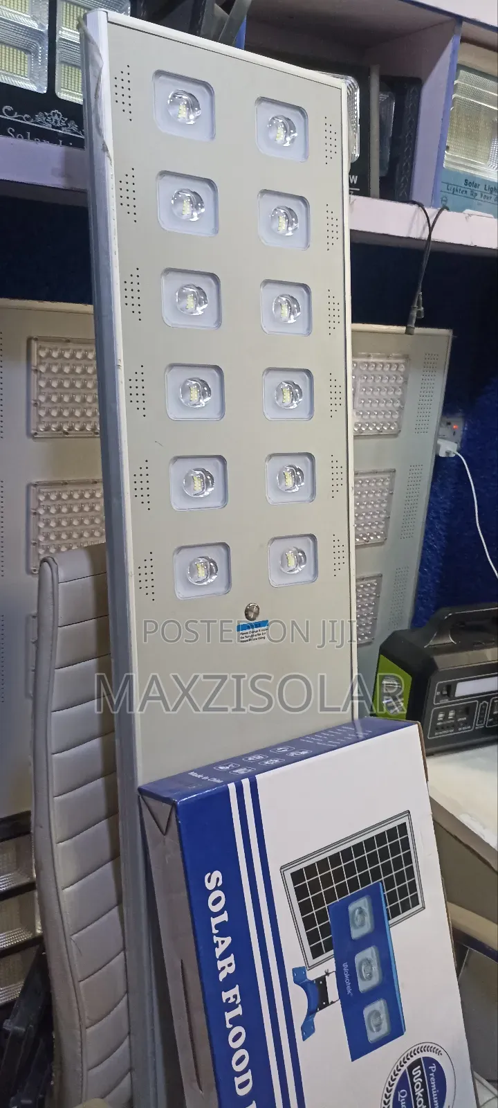 100watts Wakatek All In One Solar Street Light