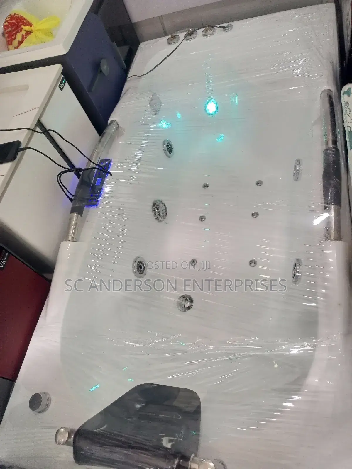 Jacuzzi Bathtub (Available in Other Designs)