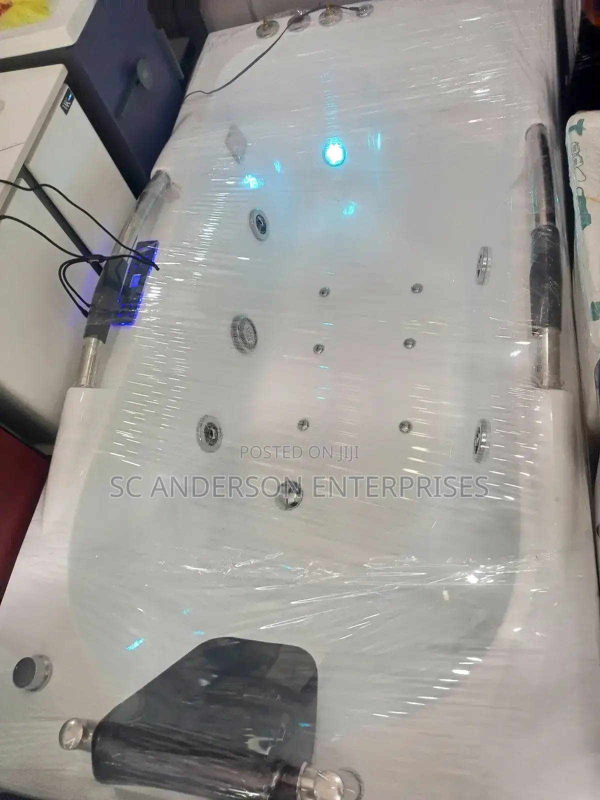Jacuzzi Bathtub (Available in Other Designs)