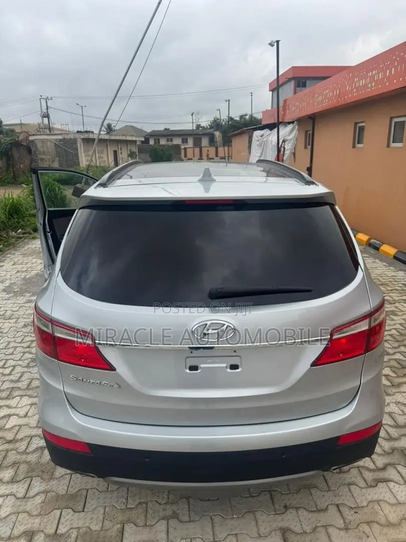 Hyundai Santa Fe Limited 4dr SUV AWD (3.3L 6cyl 6A) 2015 Silver