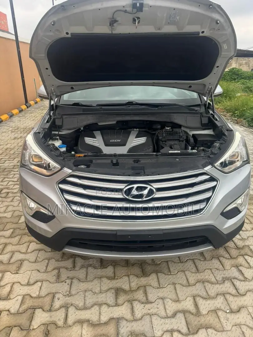 Hyundai Santa Fe Limited 4dr SUV AWD (3.3L 6cyl 6A) 2015 Silver