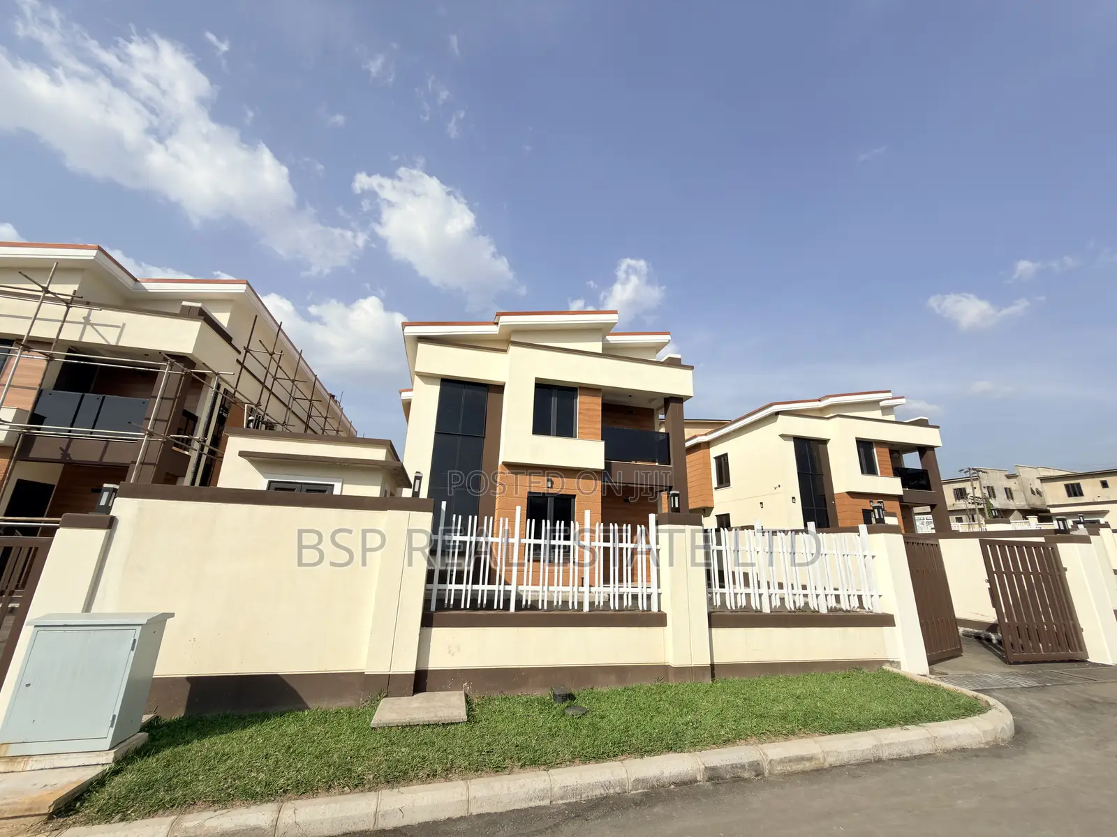 4bdrm Duplex in Life Camp for sale