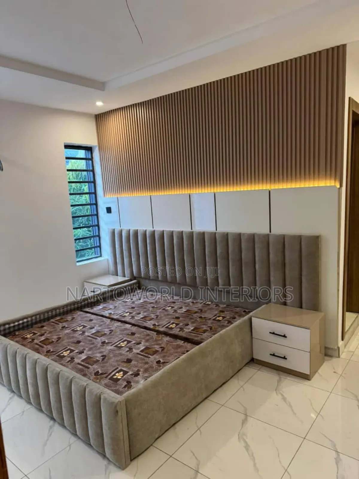 Soft-Shaped Wall-Wall Padded Bedframe