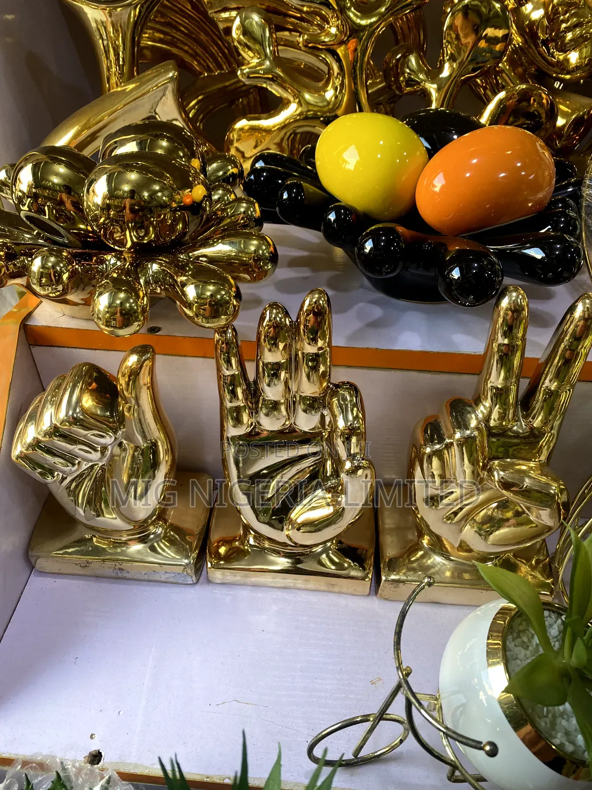 New Art Home Decor Modern Rock Gesture Statue Gold Hand