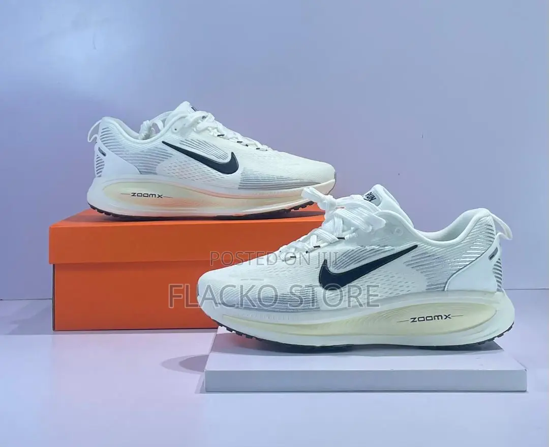 Original Nike Vomero 18 Running Sneakers