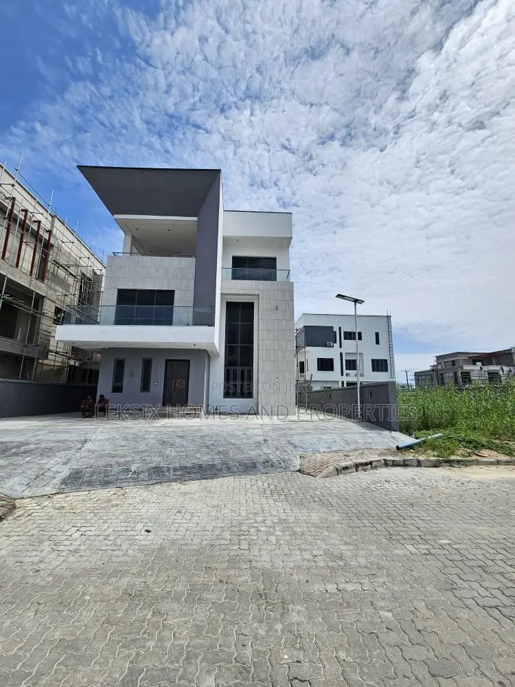 5bdrm Duplex in A Well Secured, Ikate for sale