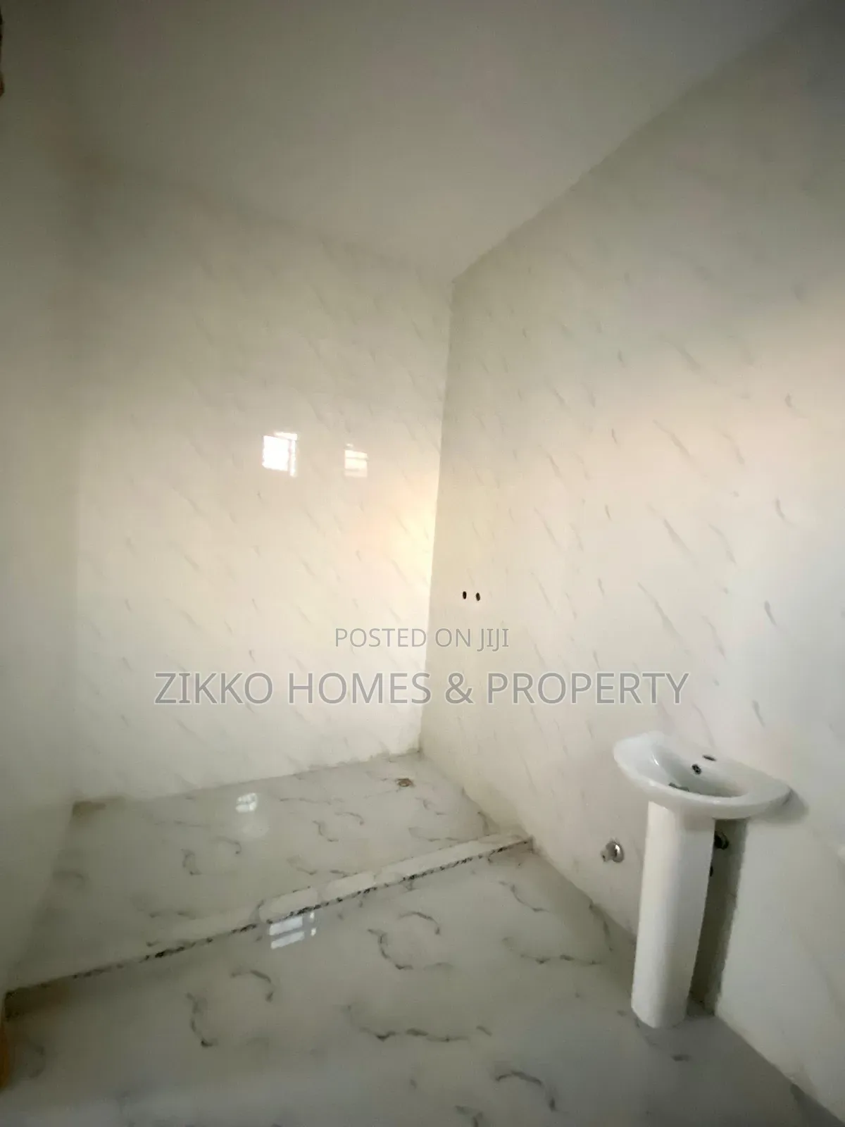 4bdrm Townhouse/Terrace in Orchid Road, Lekki for sale