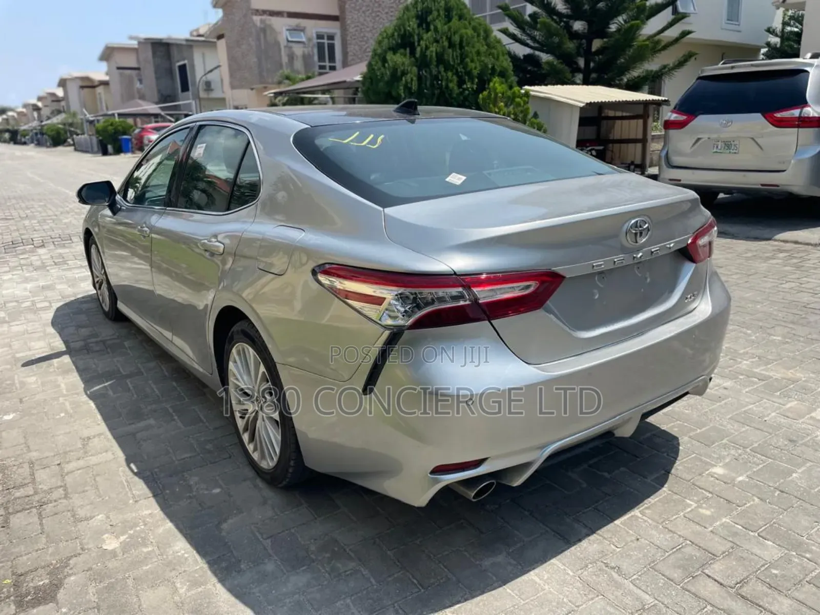 Toyota Camry XLE FWD (2.5L 4cyl 8AM) 2018 Silver