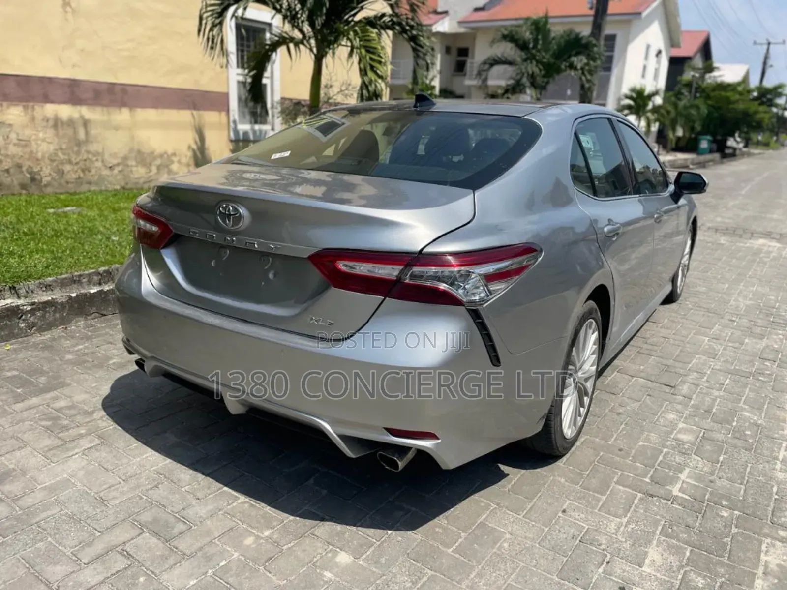 Toyota Camry XLE FWD (2.5L 4cyl 8AM) 2018 Silver