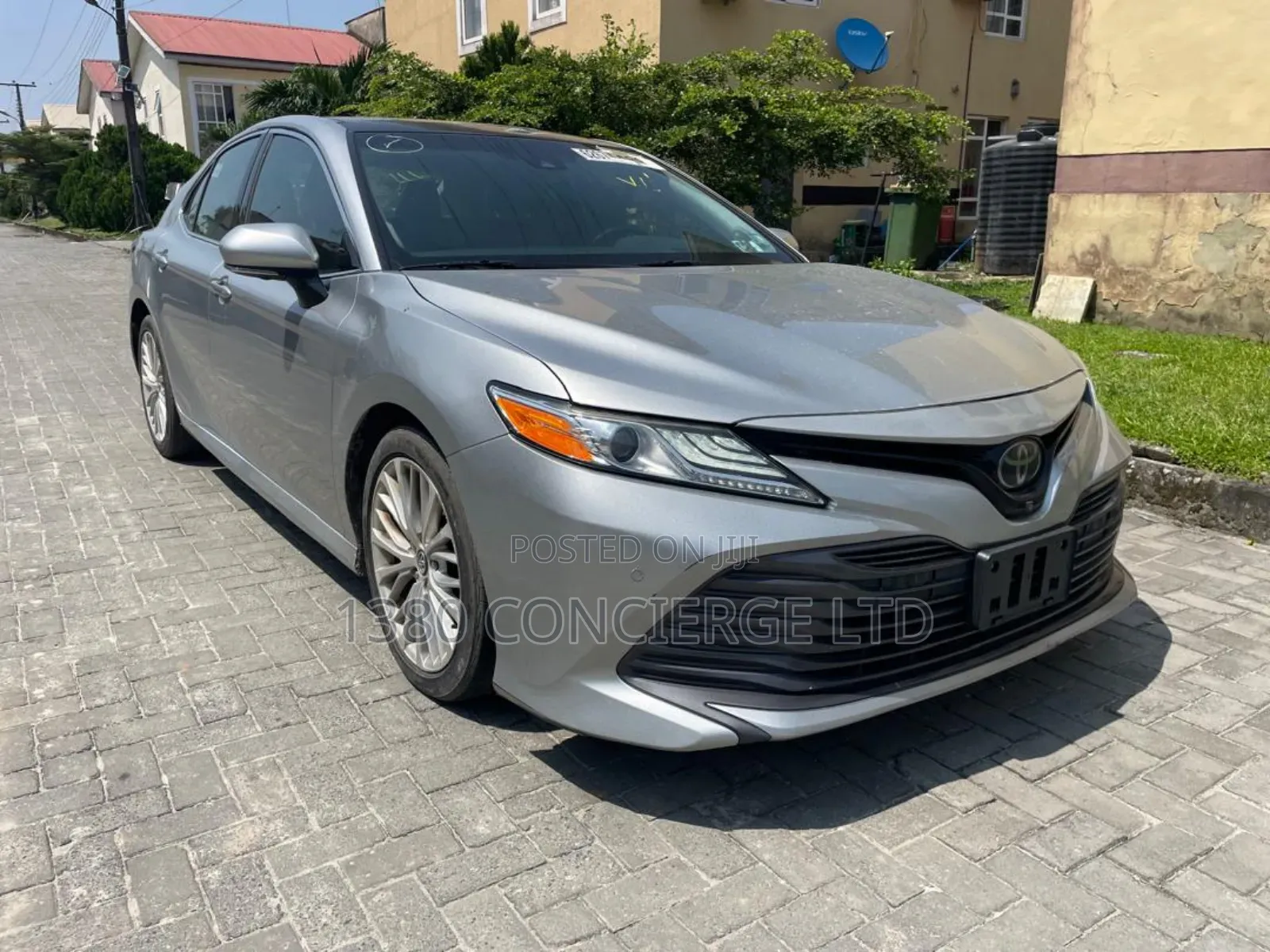 Toyota Camry XLE FWD (2.5L 4cyl 8AM) 2018 Silver