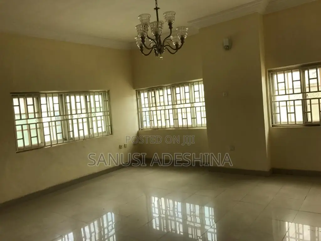 5bdrm Duplex in Gwarimpa Estate,Fct, Gwarinpa for sale