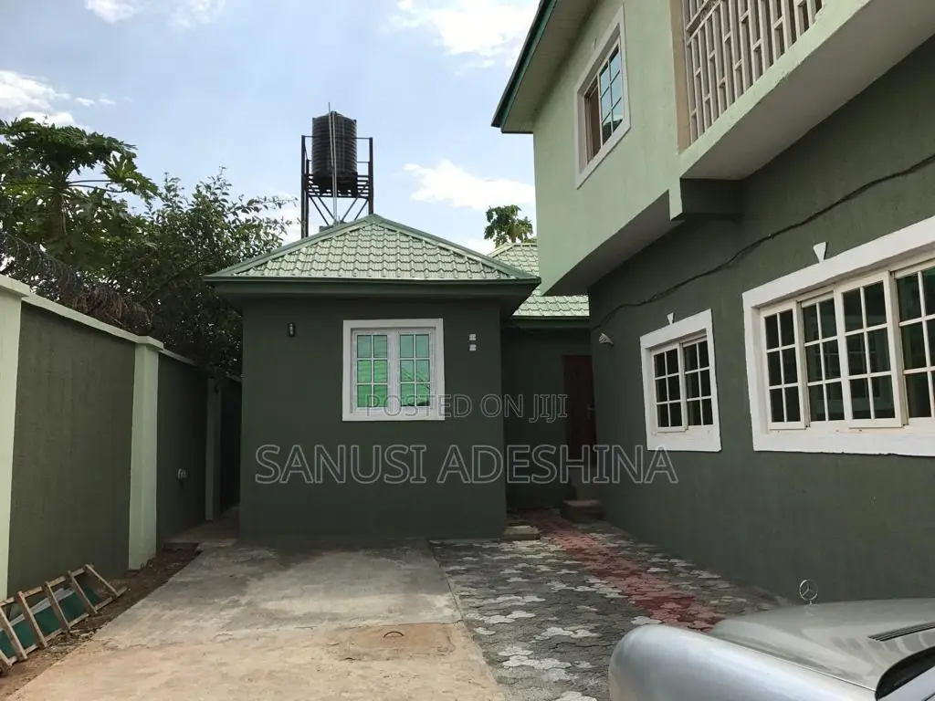 5bdrm Duplex in Gwarimpa Estate,Fct, Gwarinpa for sale