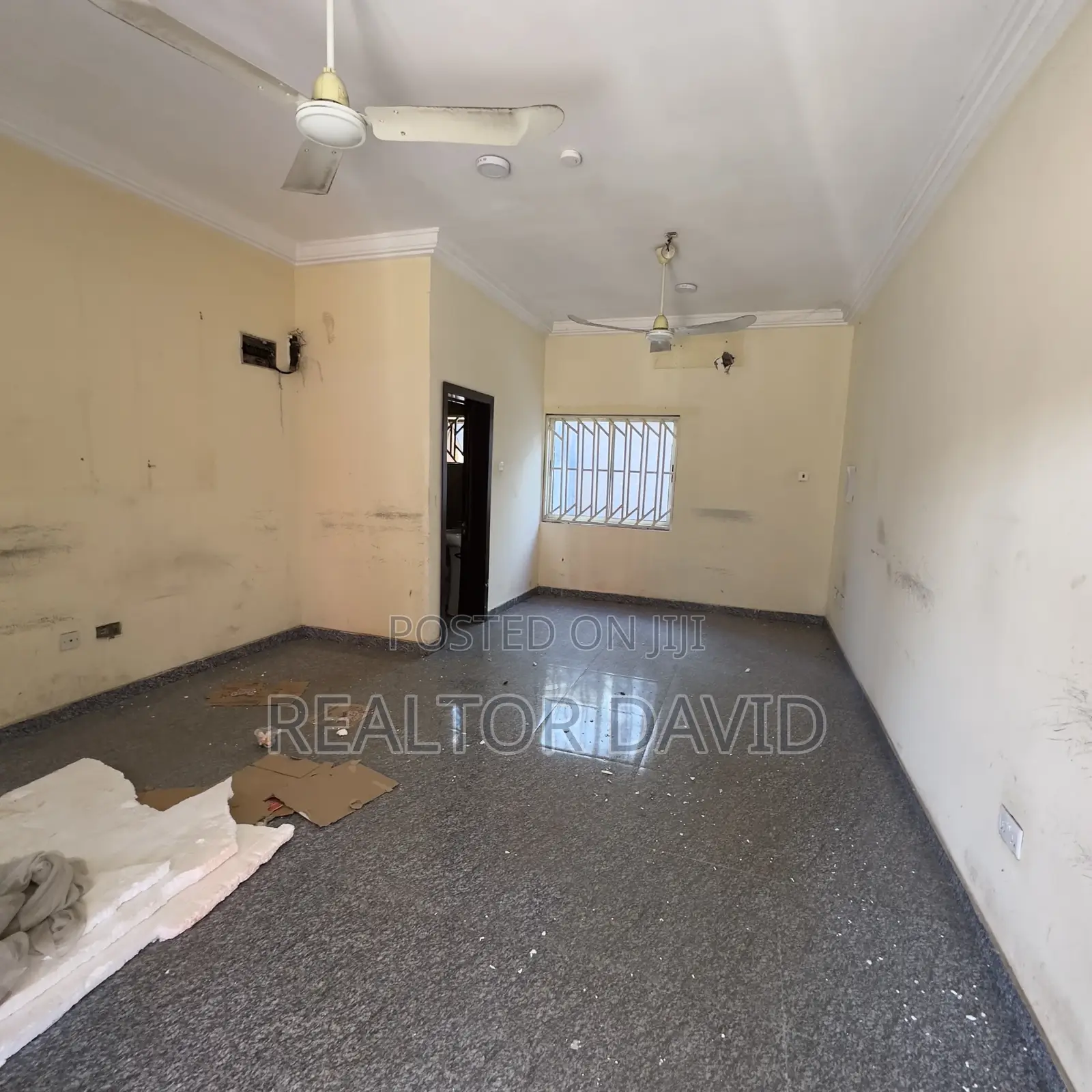20bdrm Villa in Zone 1 / Wuse for sale