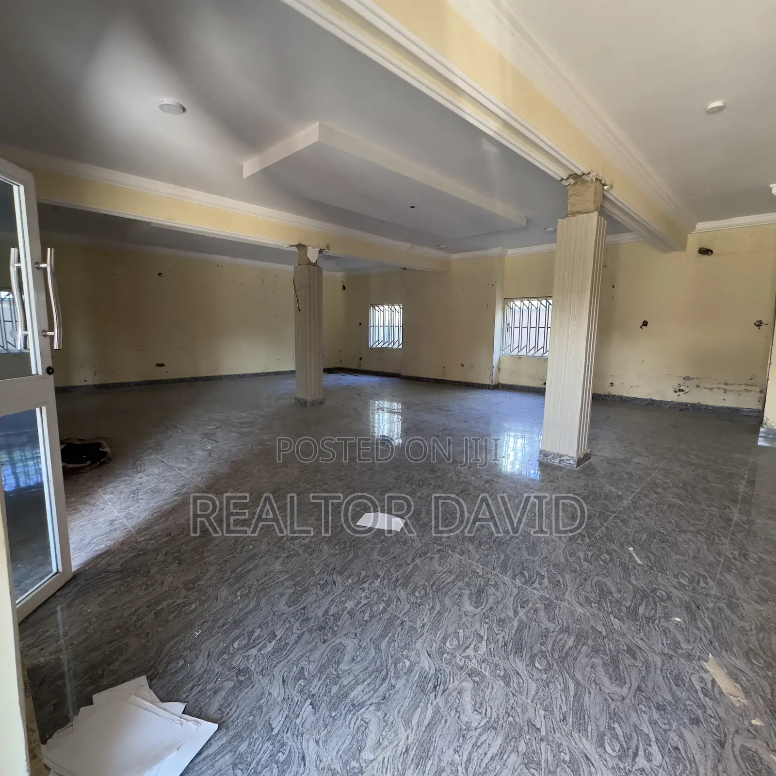 20bdrm Villa in Zone 1 / Wuse for sale
