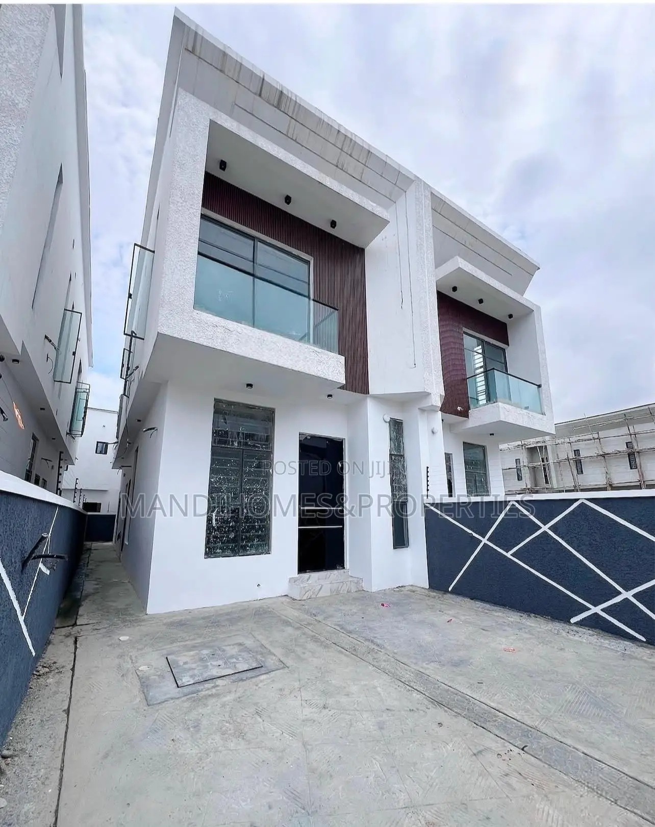 4bdrm Duplex in Lekki for sale