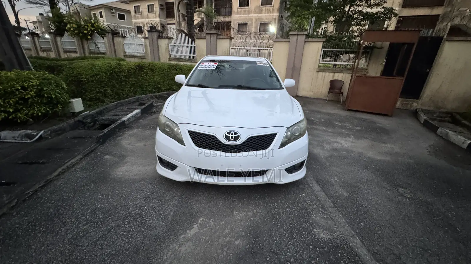 Toyota Camry SE V6 4dr Sedan (3.5L 6cyl 6A) 2011 White