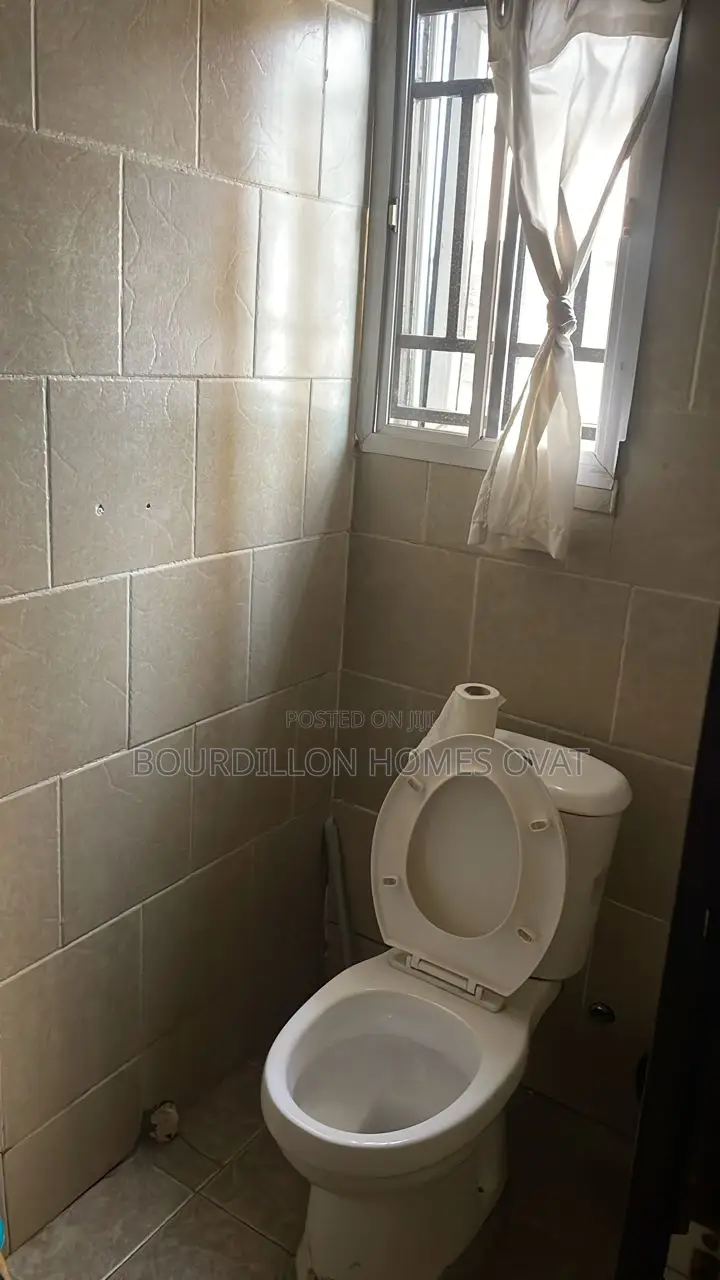 3bdrm Apartment in Lekki Phase 1 for sale
