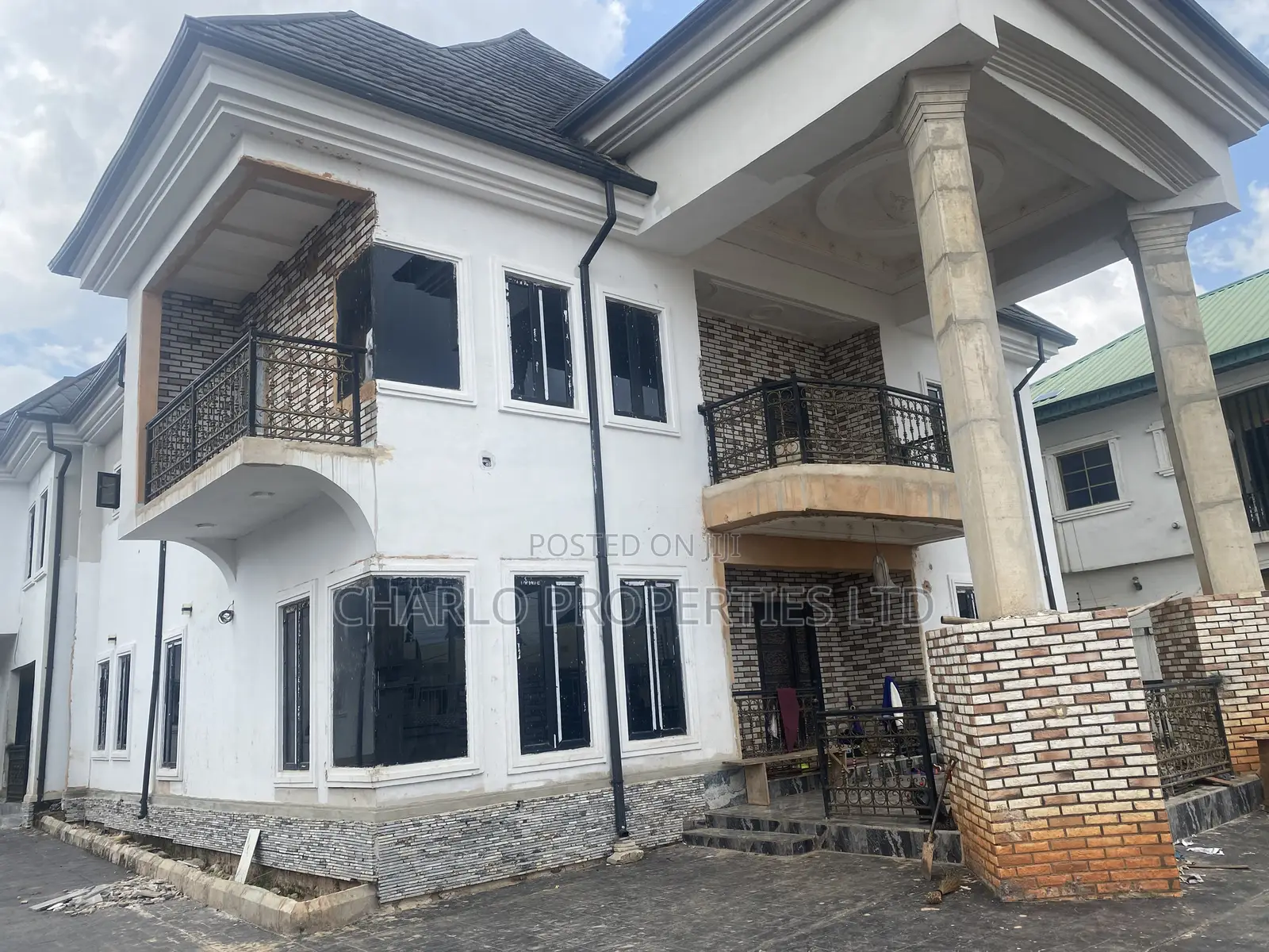 6bdrm Duplex in Benin City for sale