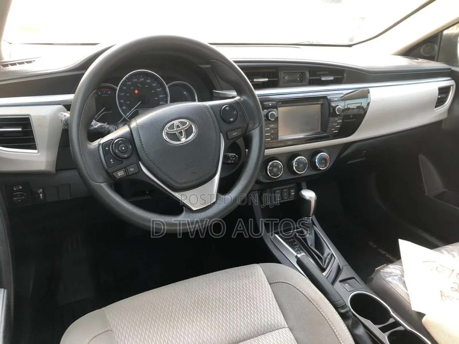Toyota Corolla LE Eco Plus 4dr Sedan (1.8L 4cyl CVT) 2014 Silver