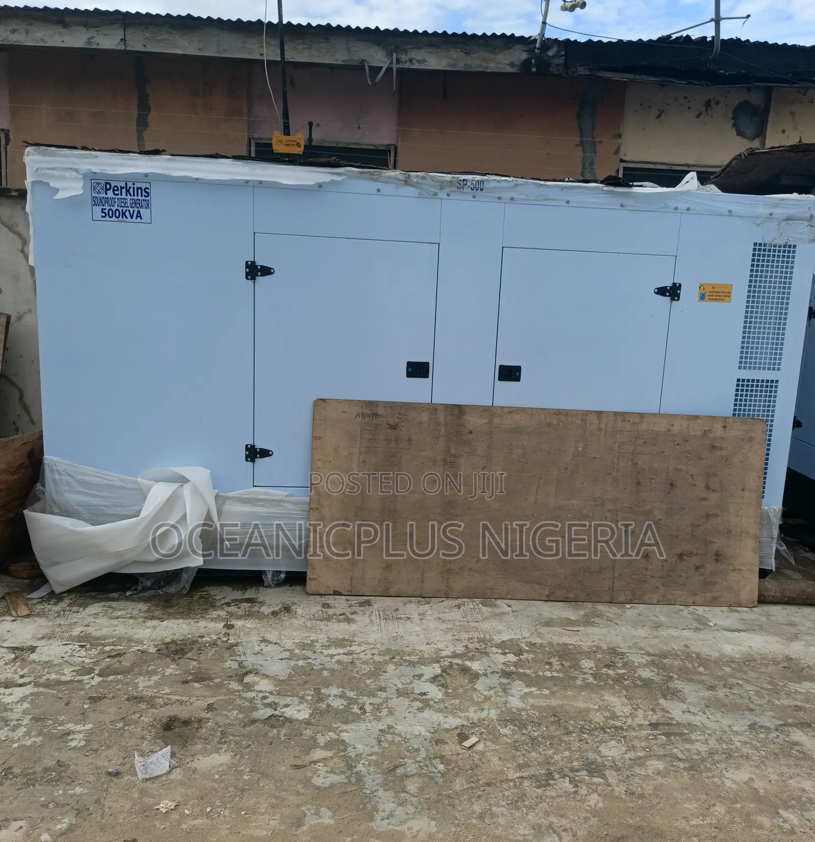 Perkins 500 Kva Soundproof Generator With Superior Power Efficiency