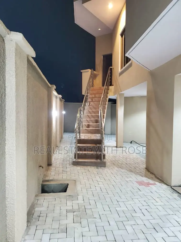 4bdrm Duplex in Mini Estate, Guzape District for sale