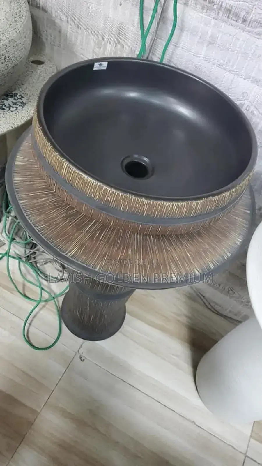 Ceramic Pedestal Wash Basin.