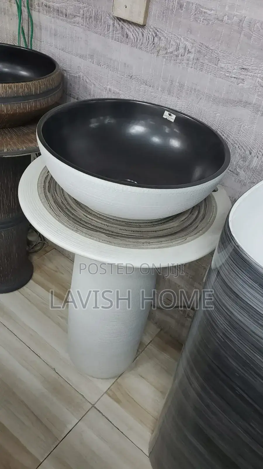 Ceramic Pedestal Wash Basin.