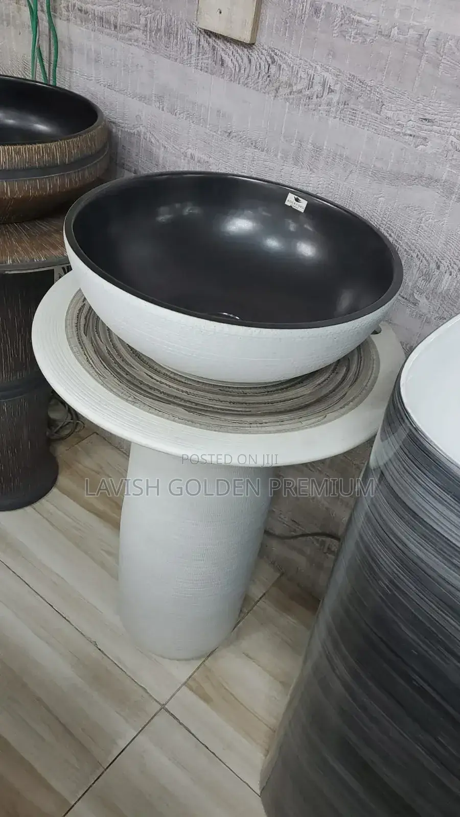 Ceramic Pedestal Wash Basin.