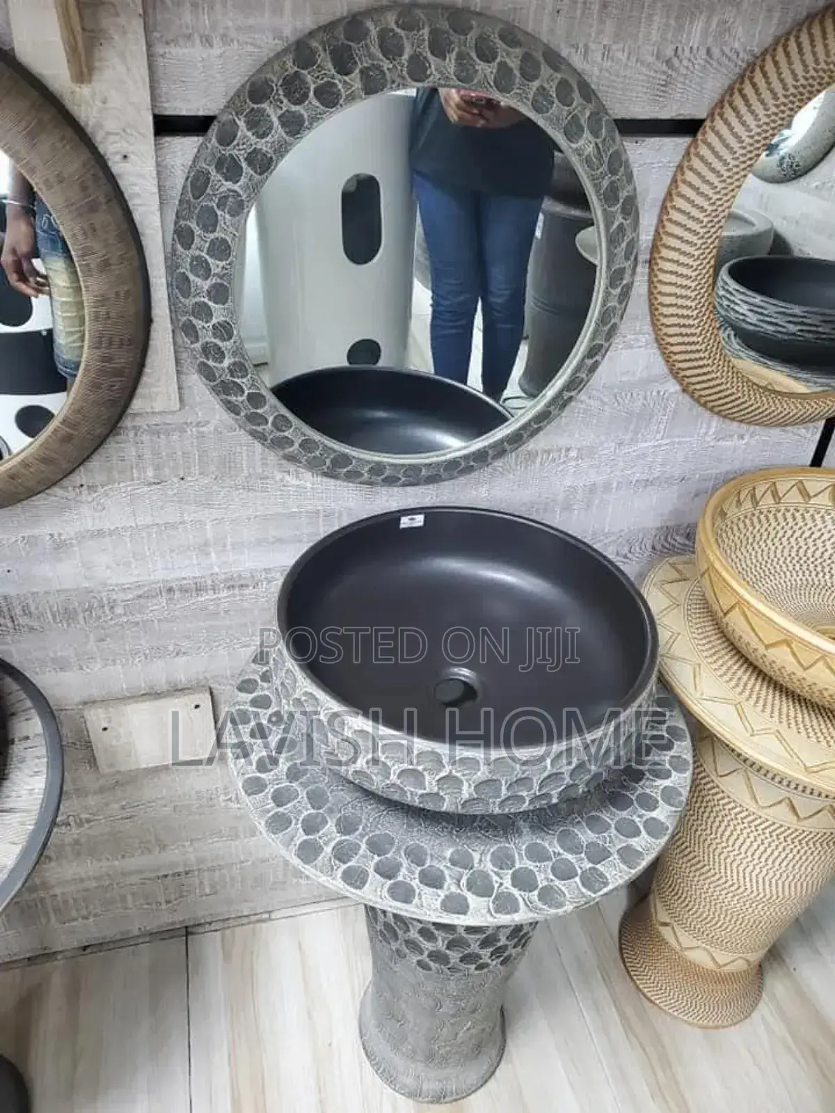 Ceramic Pedestal Wash Basin.