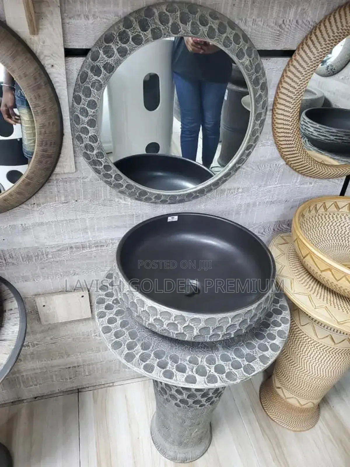 Ceramic Pedestal Wash Basin.