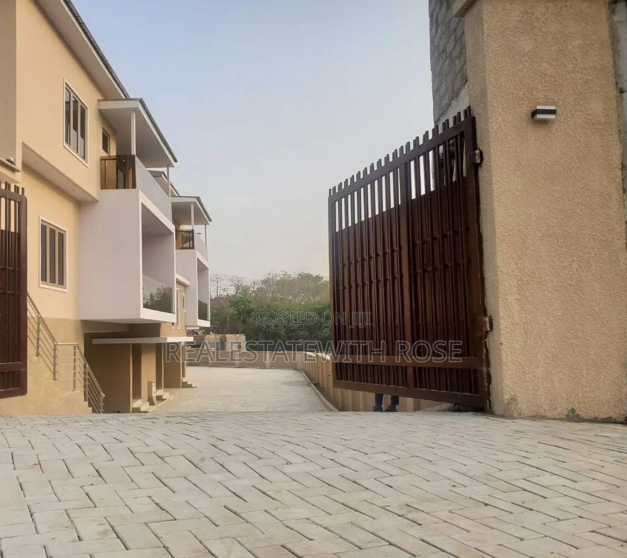 4bdrm Duplex in Mini Estate, Guzape District for sale