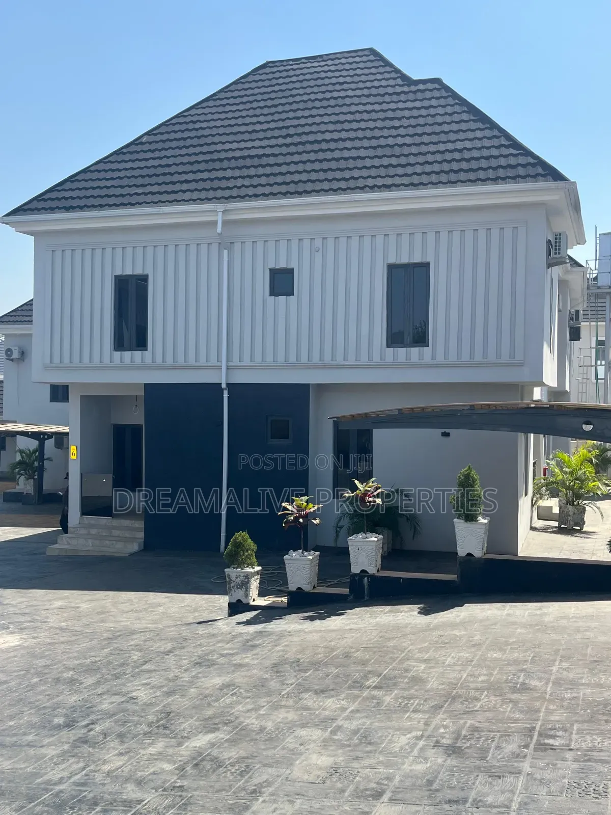 4bdrm Duplex in Estate, Gwarinpa for sale
